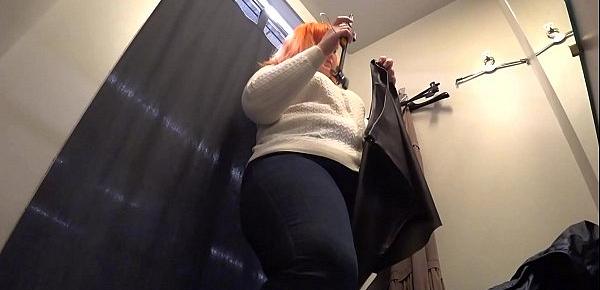  A hidden camera in a public fitting room at the mall caught bbw.
